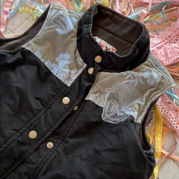 Roxy - Picture 3 of 4